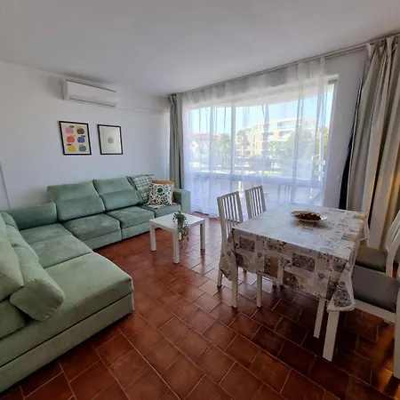 Vogue 4 Apartment *